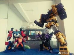 Toyworld TW-C07Y Constructor Devastator -Action Figures Store e8b2b5b0d8